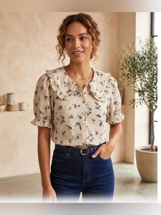 Pilcro Tops - Anthropologie Pilcro Keira Blouse Size XS Peter Pan Floral Ruffled Collar